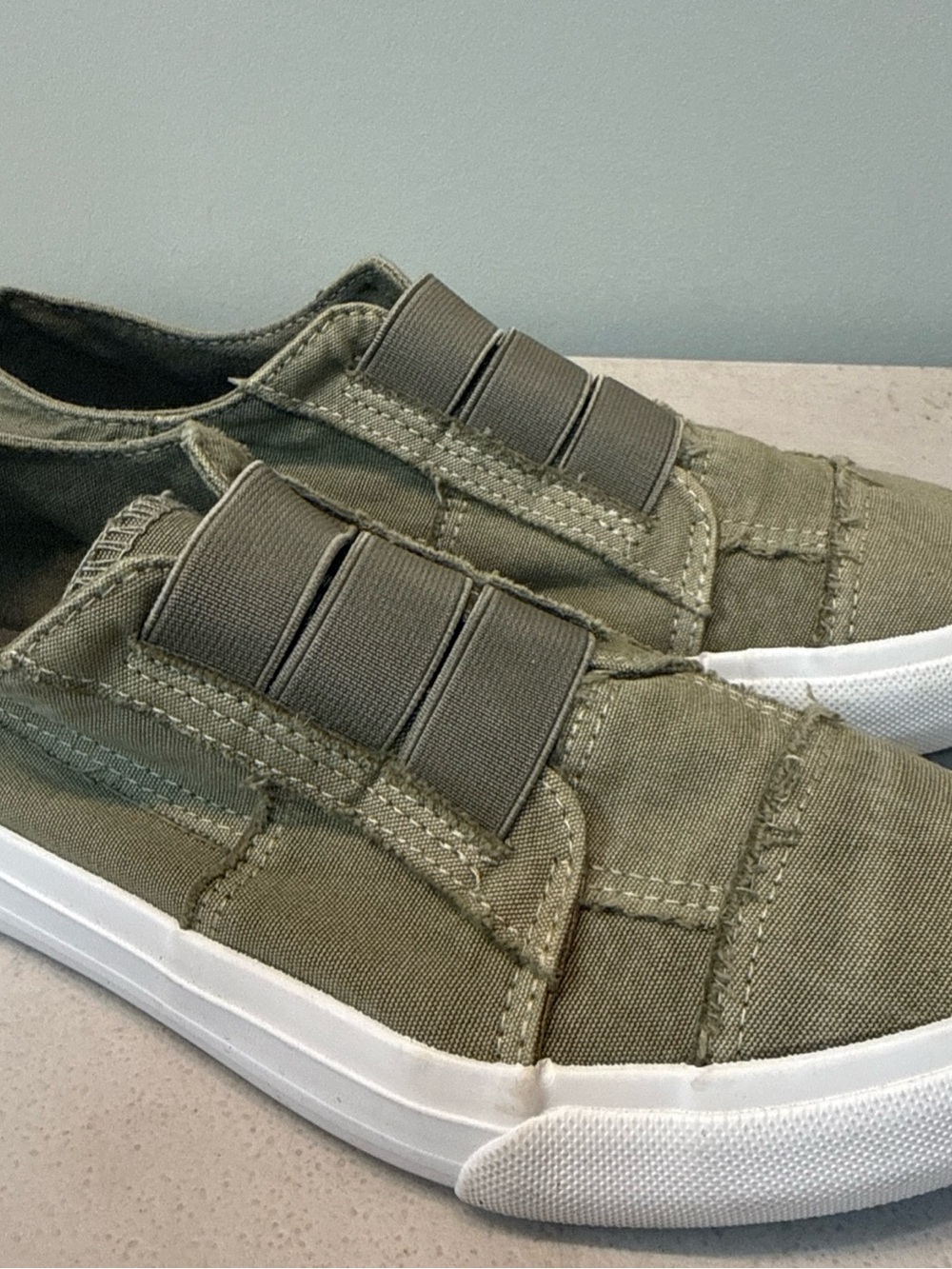 BLOWFISH Malibu Womens Slip-on Shoes Size 7 Casual Sneakers
